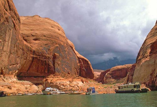 Lake-Powell-boating