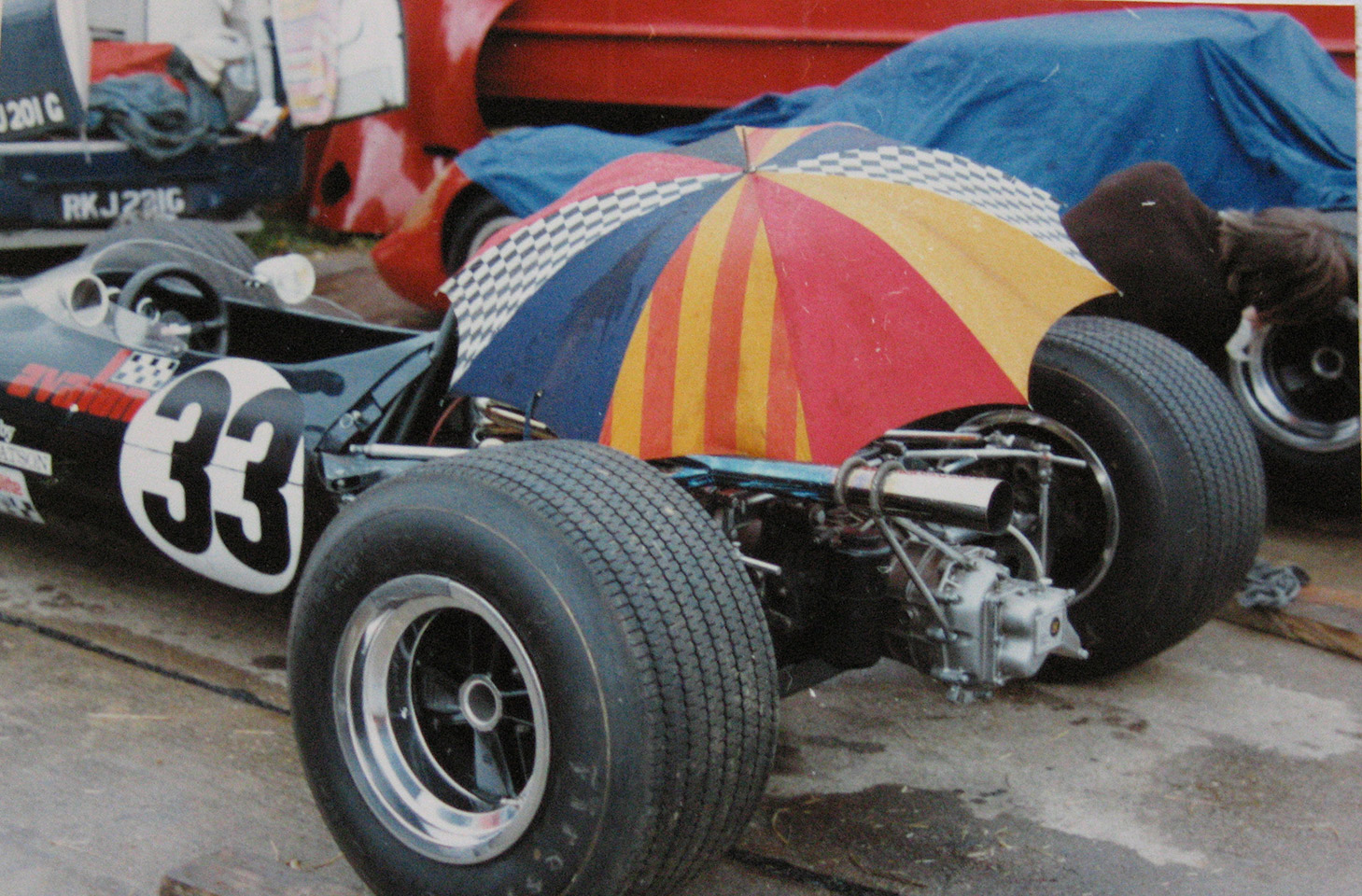 The Chevron B9 sheltering under a brollie! The Chevron B9 sheltering under a brollie!